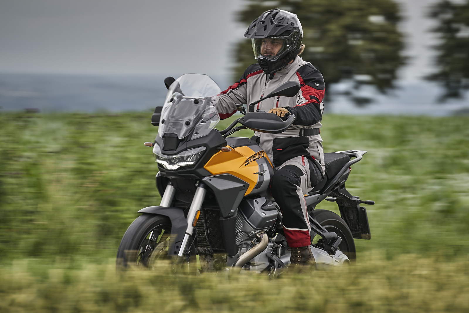 Honda Africa Twin CRF 1100 vs Moto Guzzi Stelvio